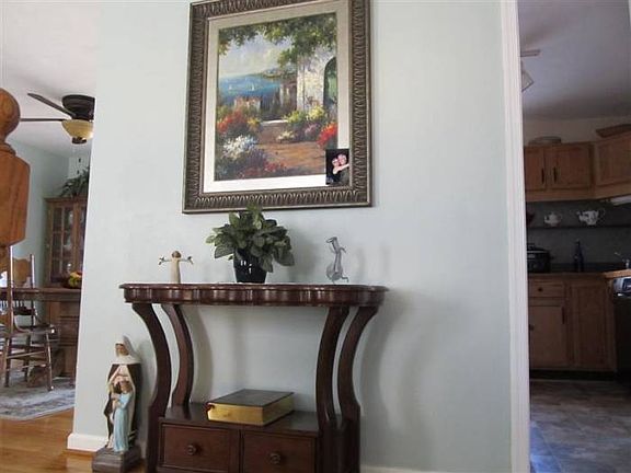 3rd image of 419 Stoneacres Dr