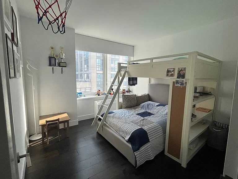 80 Riverside Blvd #8P — Photo 11