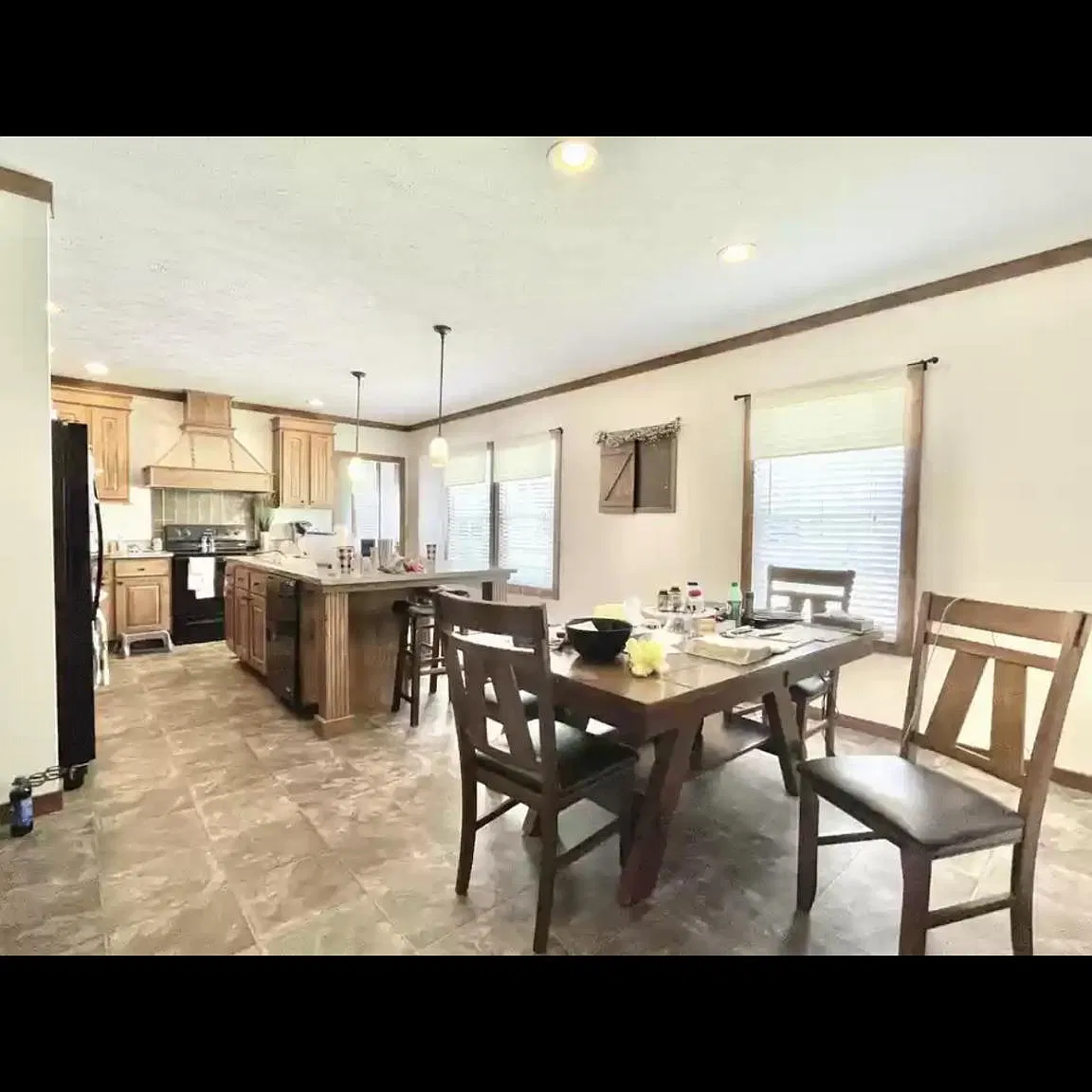 3 bed, 1980 sqft, $1,500 — Photo 2
