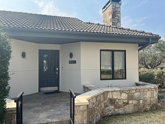 3rd image of 1920 Clubhouse Hill Dr