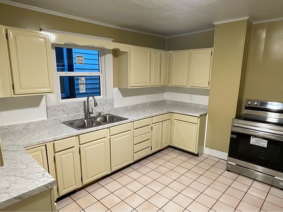 3rd image of 1605 Church Ave SE