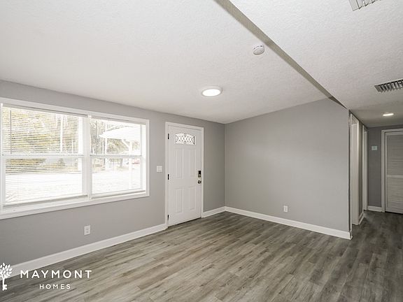 3rd image of 3002 E Yukon St