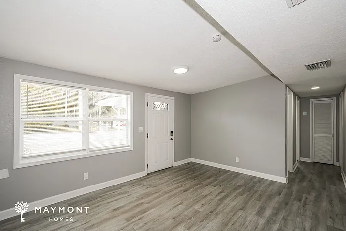 3002 E Yukon St — Photo 3
