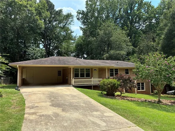 6135 Queens Rd, Douglasville, GA 30135