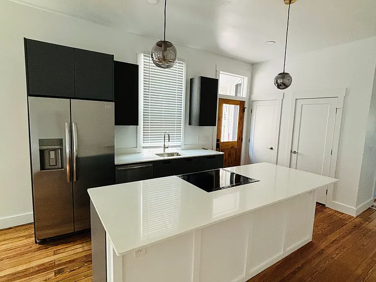 940 Monroe St — Photo 4