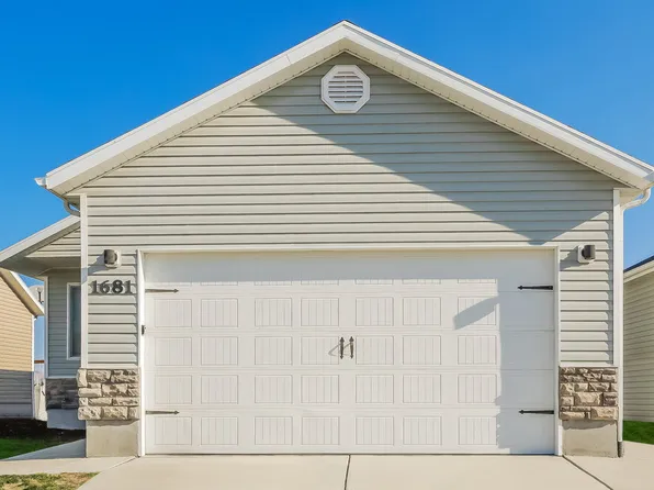 1681 E Tumwater Ln, Eagle Mountain, UT 84005