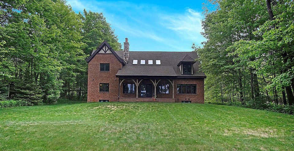 1st image of 4611 S Lakeshore Dr