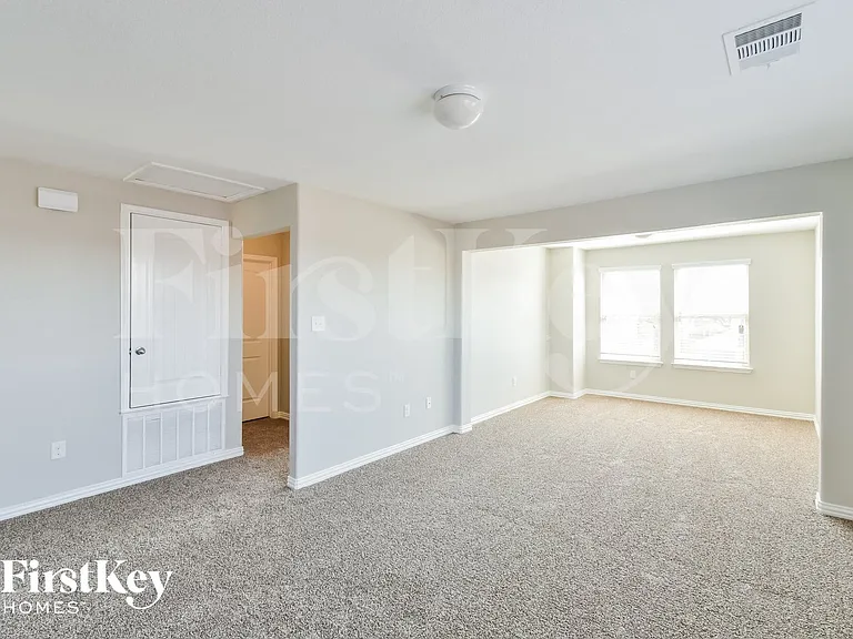9006 Bowring Park — Photo 6