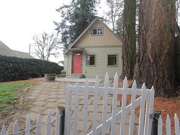 3rd image of 907 Kingwood Dr NW
