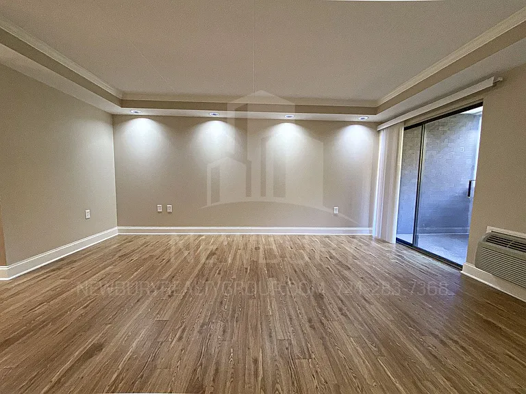 530 N Main Street - The Townhouse. — Photo 44