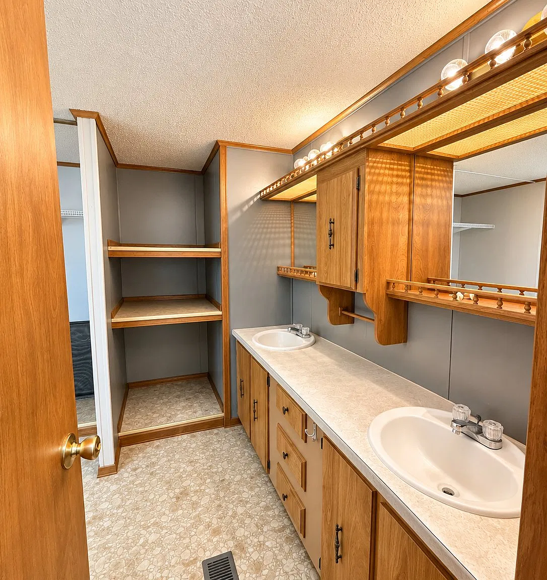 2 bed, 1.5 bath, 992 sqft, $880 — Photo 2
