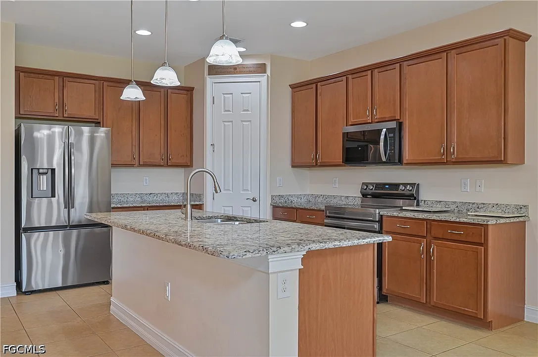 3 bed, 2.0 bath, 1983 sqft, $2,800 — Photo 1