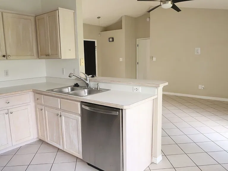 15640 Kensington Trl — Photo 5