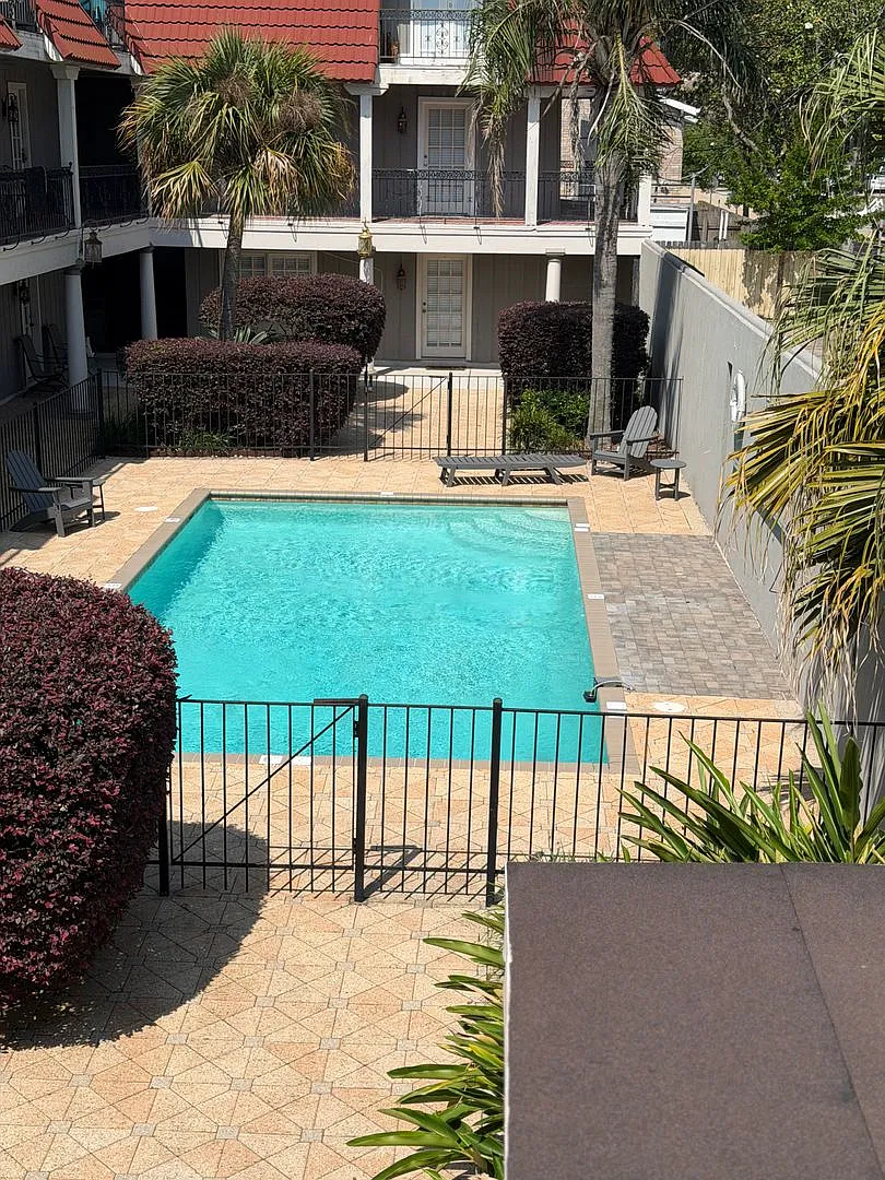 Le Bon Temps Holdings 3008 5th — Photo 1