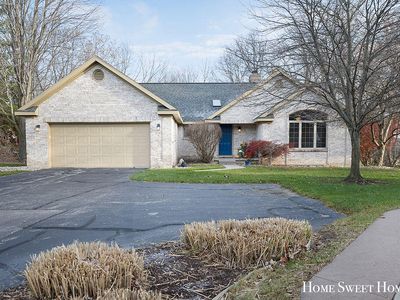 2202 Burton Pointe Blvd SE, Grand Rapids, MI, 49546