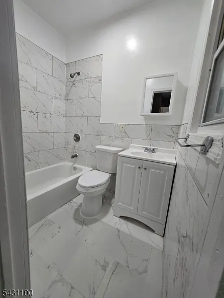 3 bed, 1.0 bath, $2,200 — Photo 2