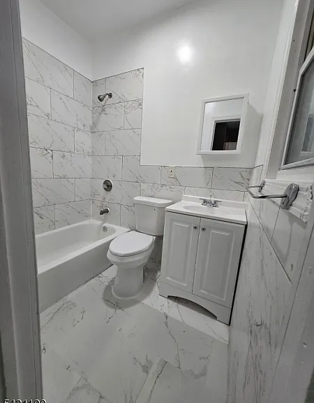 58 Cleremont Ave #2R — Photo 2