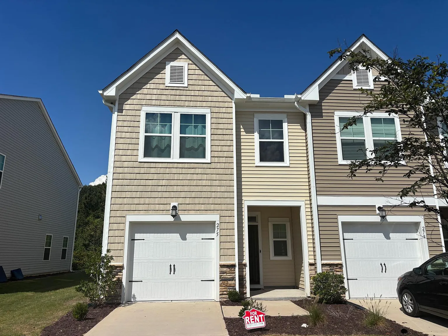 3 bed, 2.5 bath, 1624 sqft, $1,799 — Photo 3