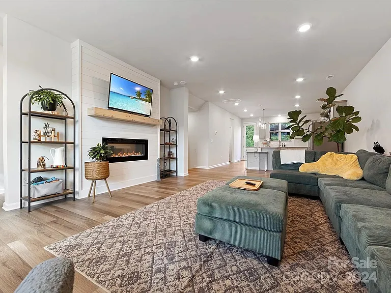 10118 Hemingway Pl — Photo 32