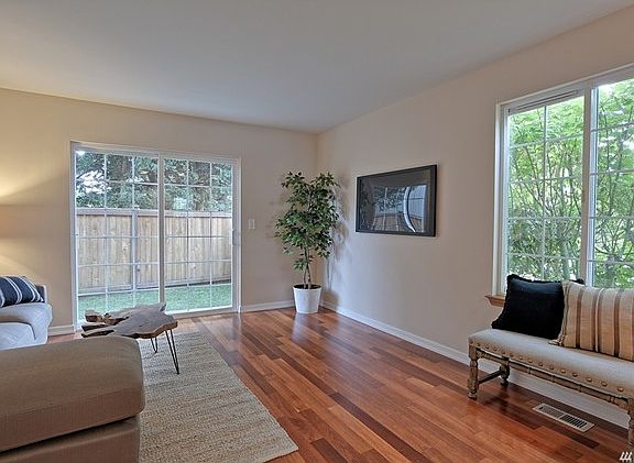 5th image of 12302 10th St NE
