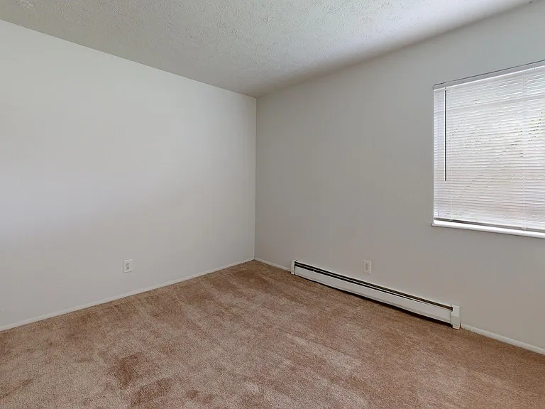 Kendall Manor Apartments — Photo 41