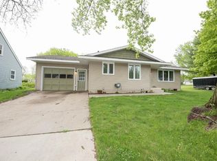 207 2nd St SE, New Prague, MN 56071
