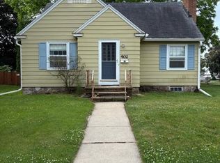 402 9th St, Baraboo, WI 53913