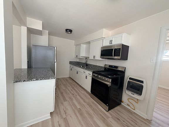 4th image of 220 N Fillmore St APT 12