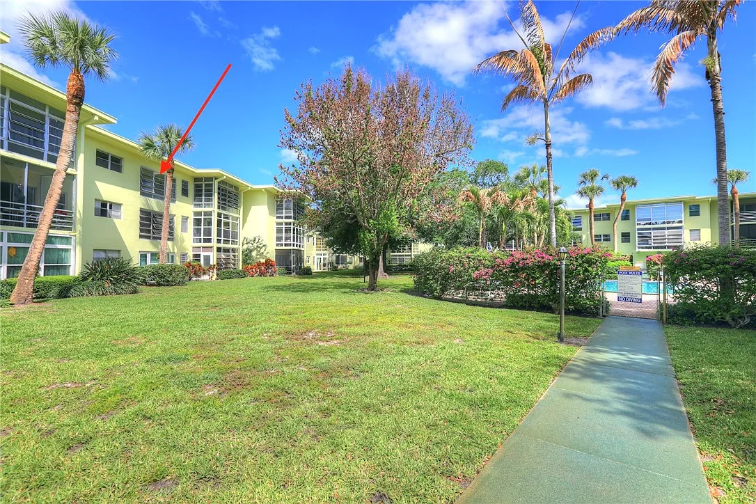 Building Photo - 1100 Ponce De Leon Cir #305