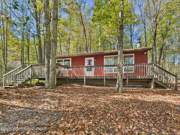 1120 Arrowhead Dr, Pocono Lake, PA 18347
