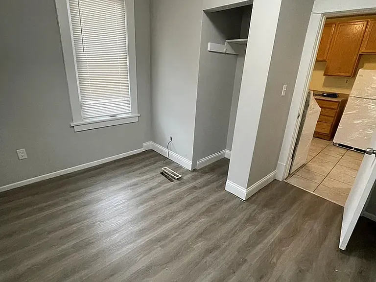 2211 Queen Ave N #1 — Photo 7