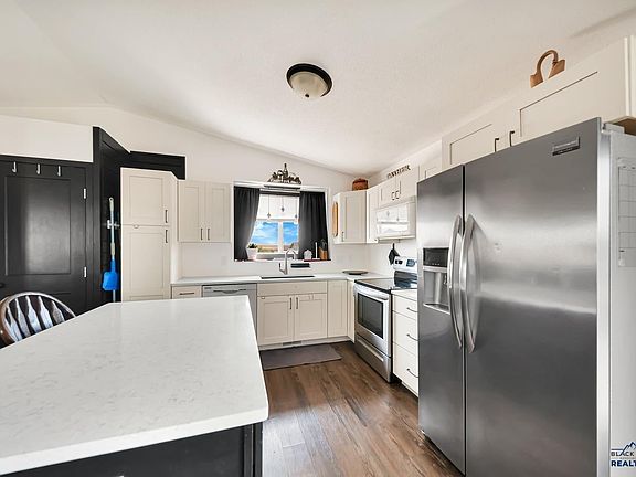 4th image of 105 Janklow Ave