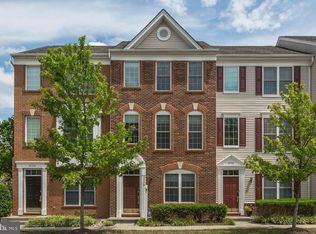25370 Shipley Ter, Chantilly, VA 20152