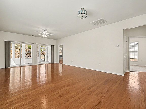 3rd image of 417 Horatio Ct