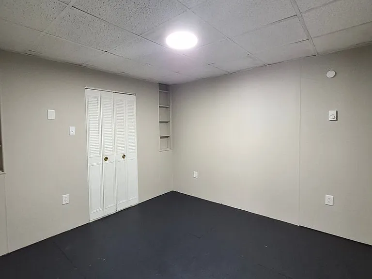 250 S Poplar St — Photo 9