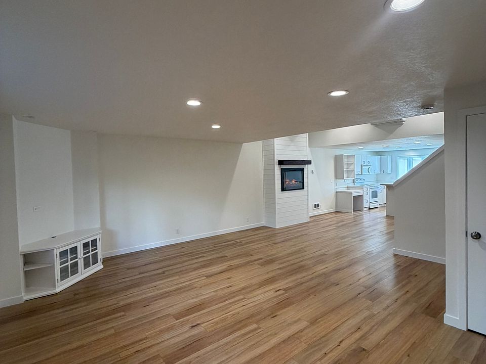1st image of 1050 NE Butler Market Rd APT 20