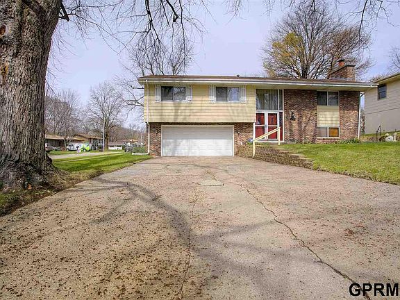4th image of 9746 Grant St