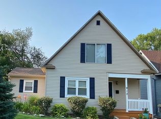 910 E Pleasant St, Davenport, IA 52803