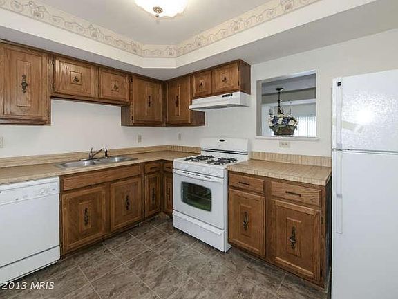 4th image of 15049 Catalpa Ct