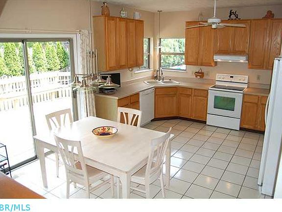5th image of 556 Courtright Ct