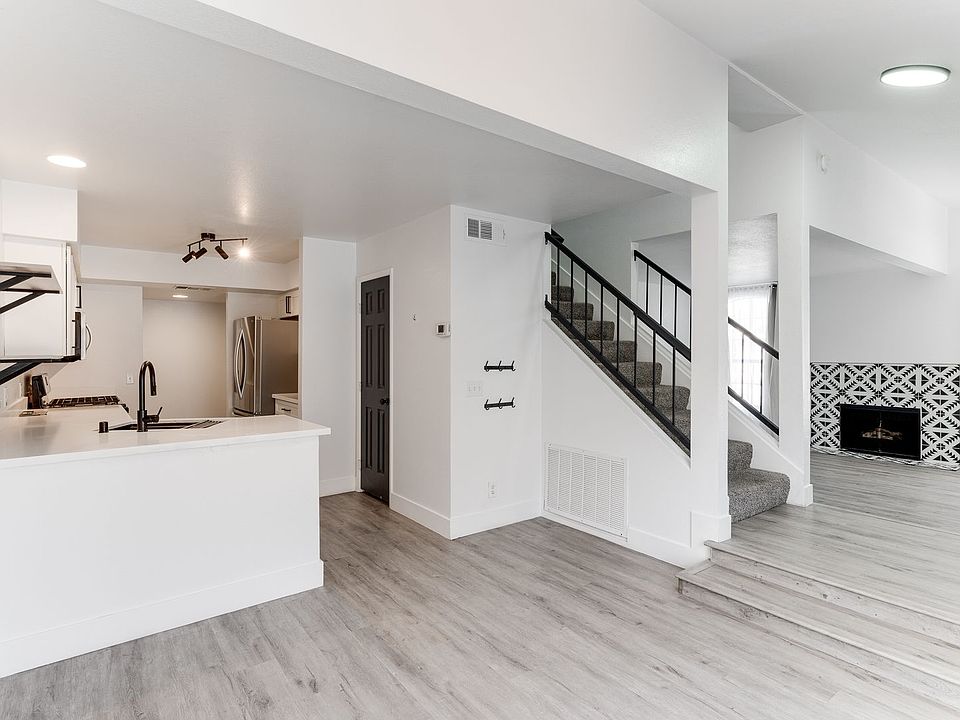 1st image of 2819 Briar Knoll Dr