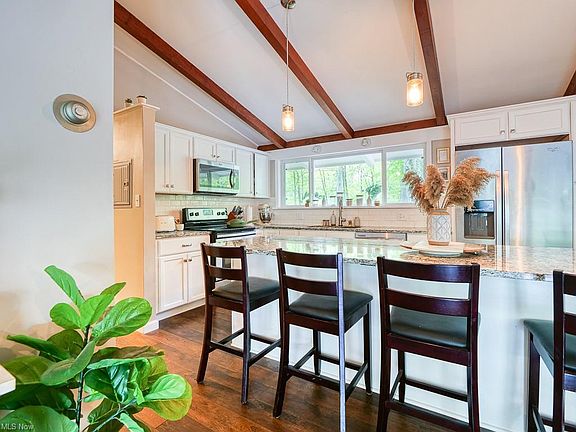 5th image of 2460 Chestnut Dr
