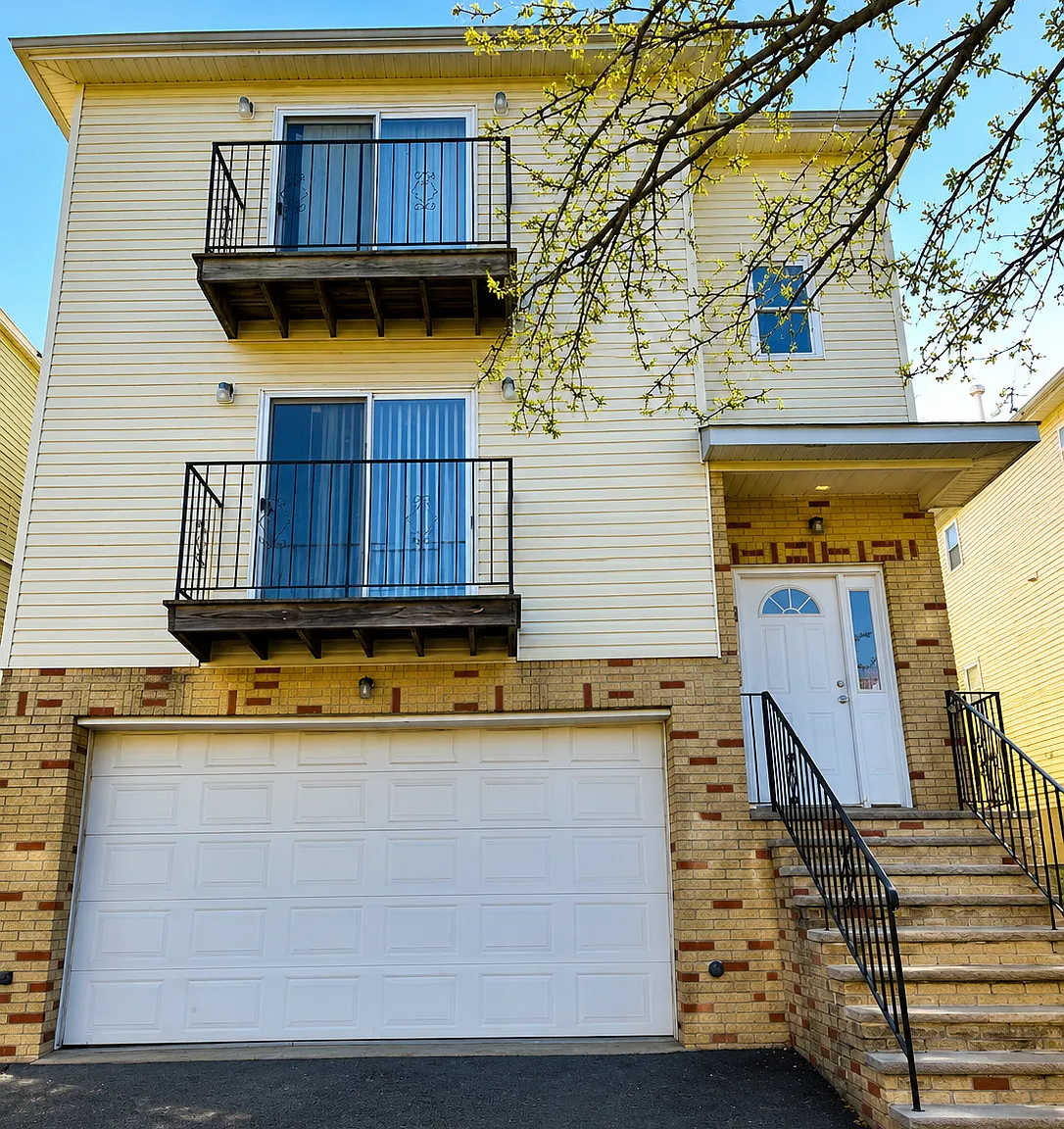 3 bed, 1.0 bath, 1000 sqft, $1,995 — Photo 1