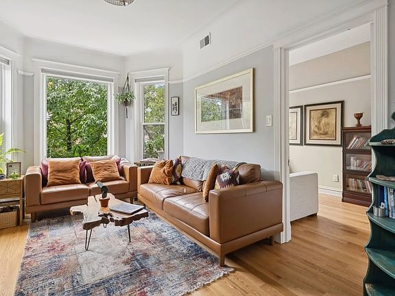 4th image of 3843 N Lakewood Ave Unit 3