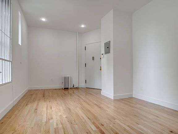 4th image of 1476 Lexington Ave APT 1A