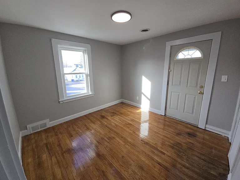 1080 Montgomery St #2 — Photo 6