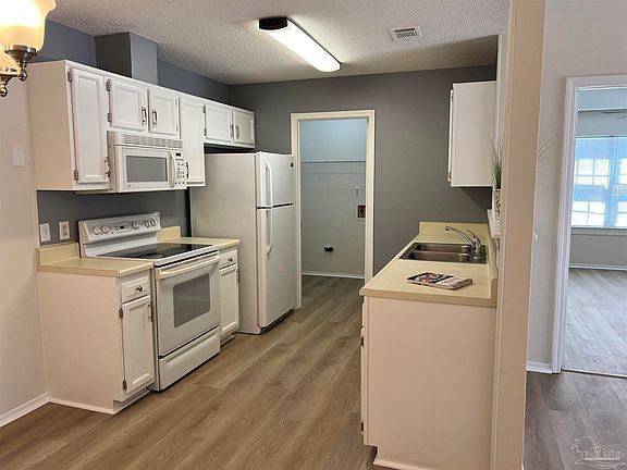 3rd image of 1274 Sanibel Ln
