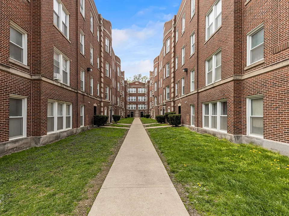 310 N Menard