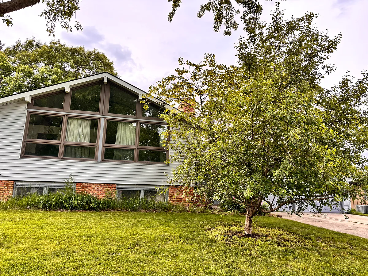 Building Photo - 2815 Monroe Dr