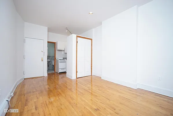 Rented by Citi Habitats | media 11